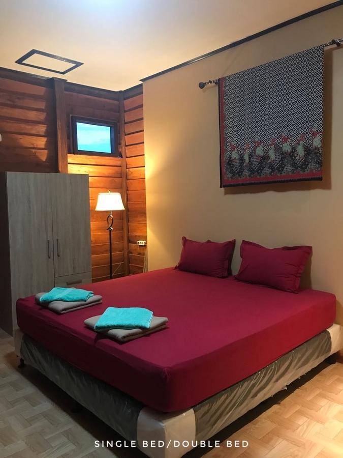 Pelangi Lake Resort Tanjung Pandan Bagian luar foto